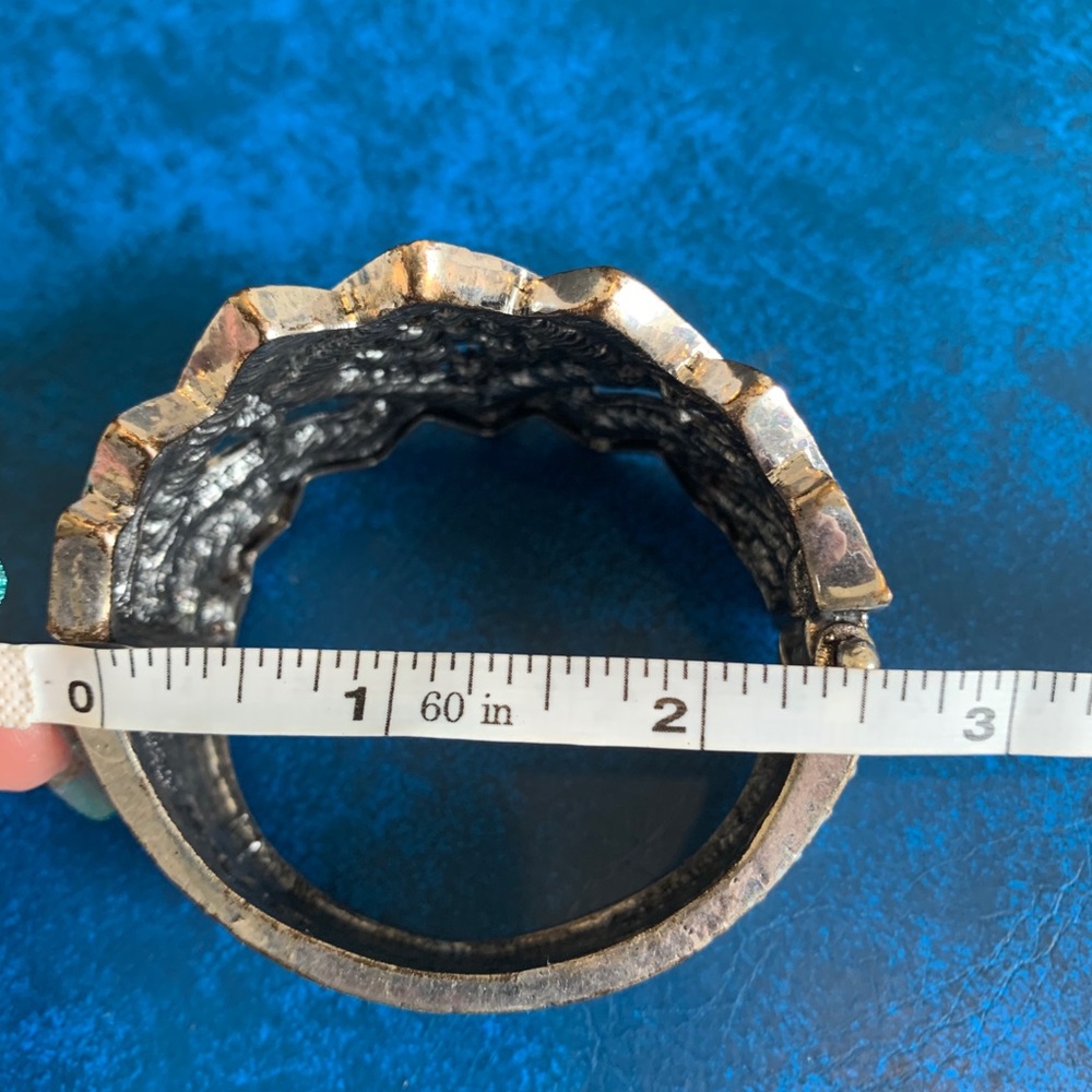 Cuff - Picture 7 of 8